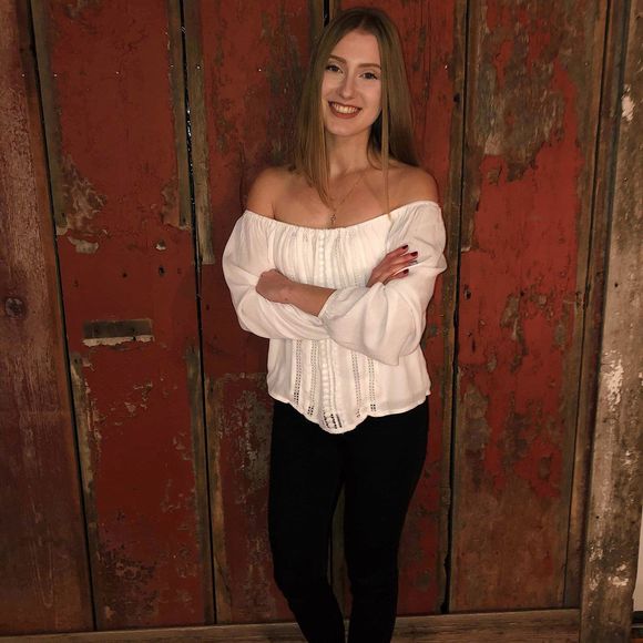 Meet your Posher, Adriana - Picture 1 of 1